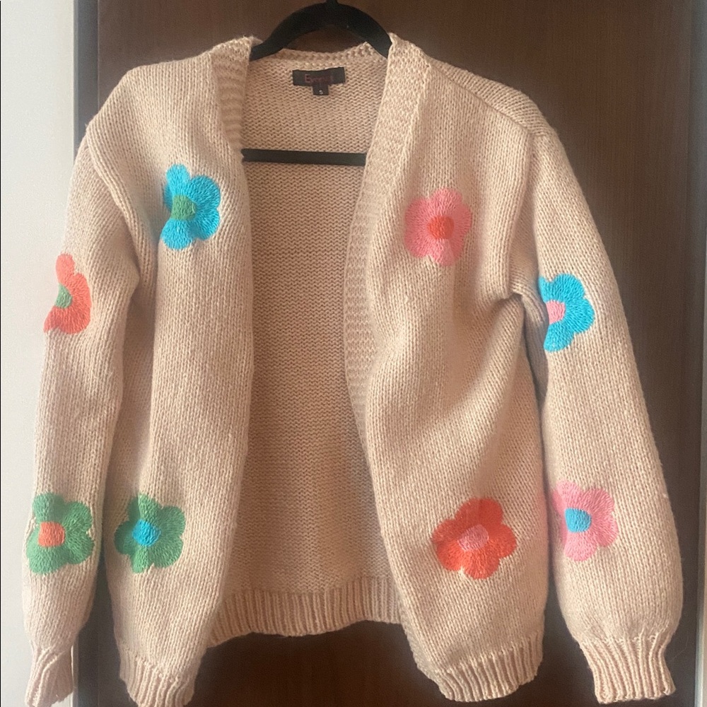 Chic Beige Floral Cardigan Sweater